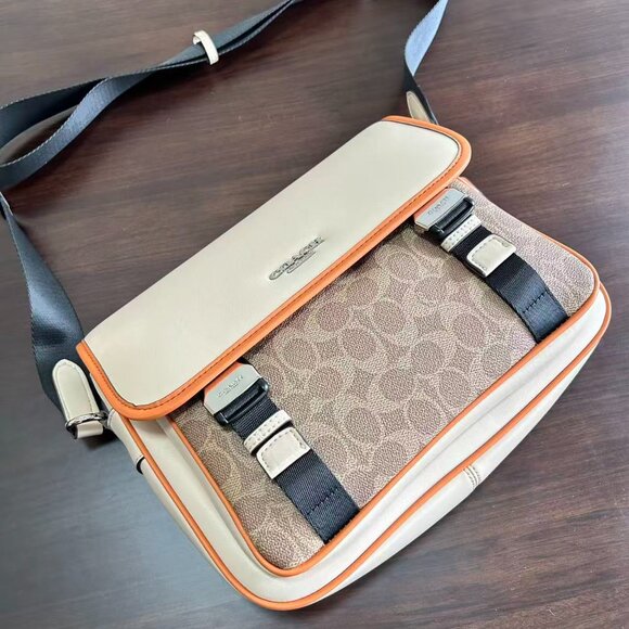 COACH Men's Monogram Racer Flap Messenger Bag, size 28 x 22.5 x 8 cm - Picture 5 of 9